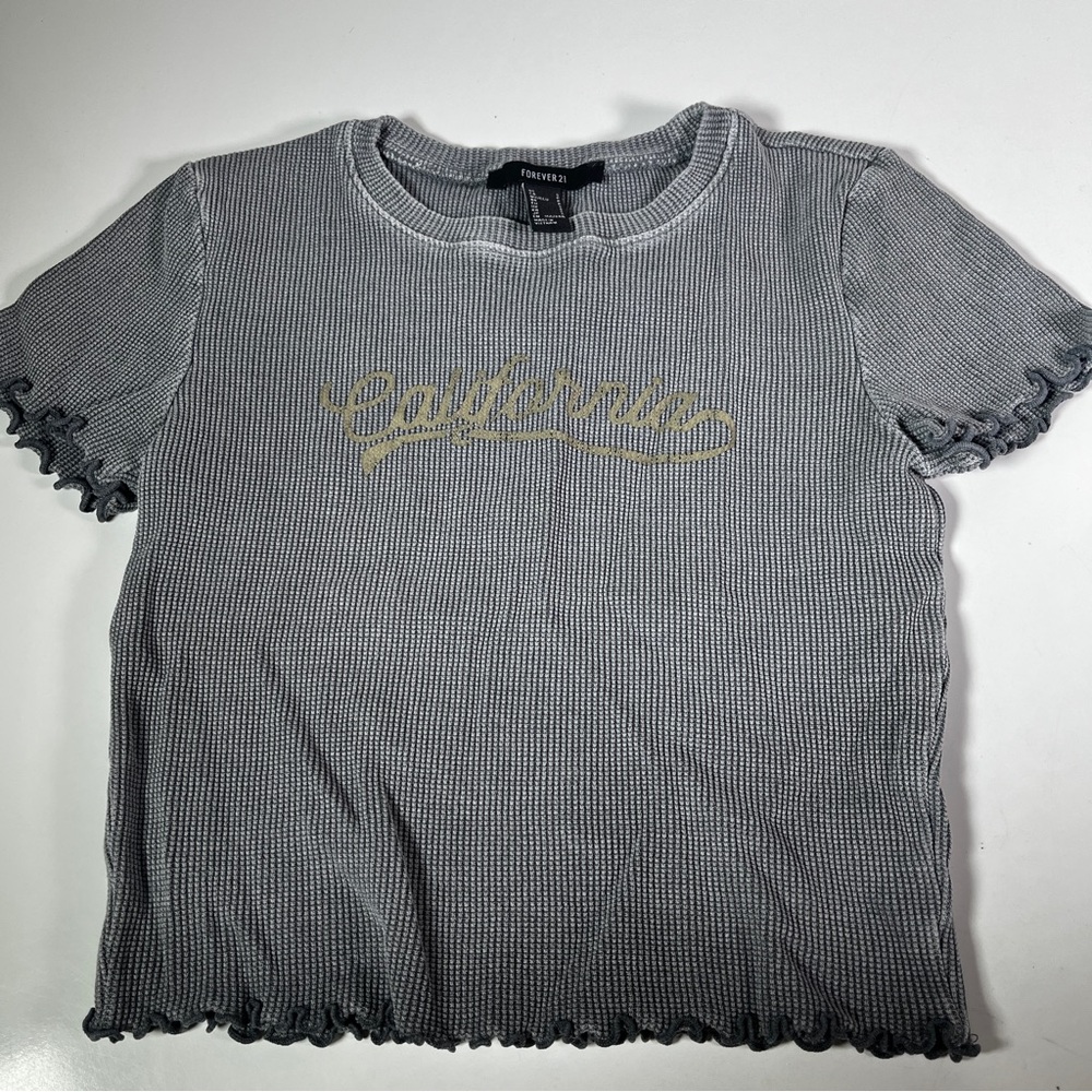 Forever 21 Gray California Short Sleeve crop baby tee lettuce hem top Small